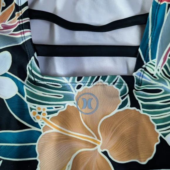 Hurley Tropical Floral Women Xtra Small Multicolor Swim Suit UPF 50 042024 - Picture 10 of 10